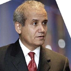 «أهل البلد» من المقيمين