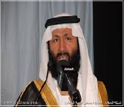 الامير سلمان يحيي القرقاح بعد قصيدته امامه في عسير